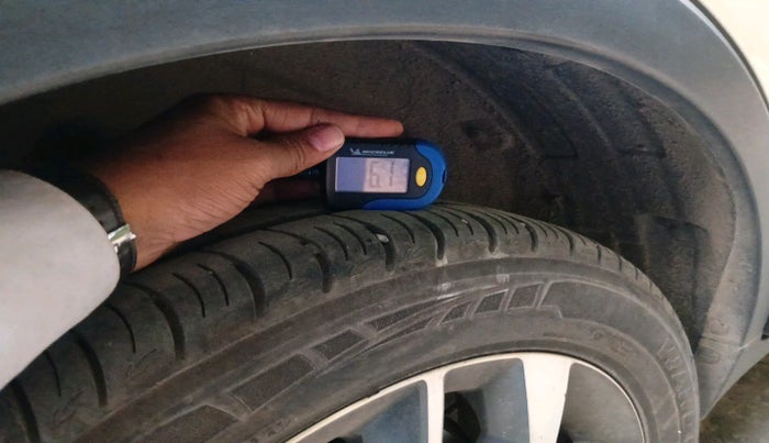 2021 Mahindra XUV300 W8 (O) 1.5 DIESEL, Diesel, Manual, 25,468 km, tyre