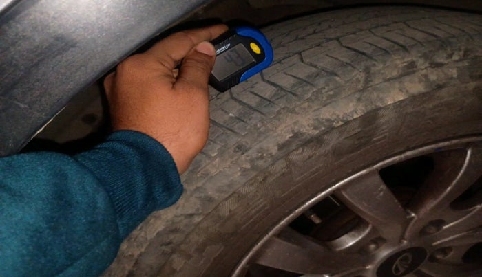 2018 Mahindra XUV500 W7, Diesel, Manual, 1,43,768 km, tyre