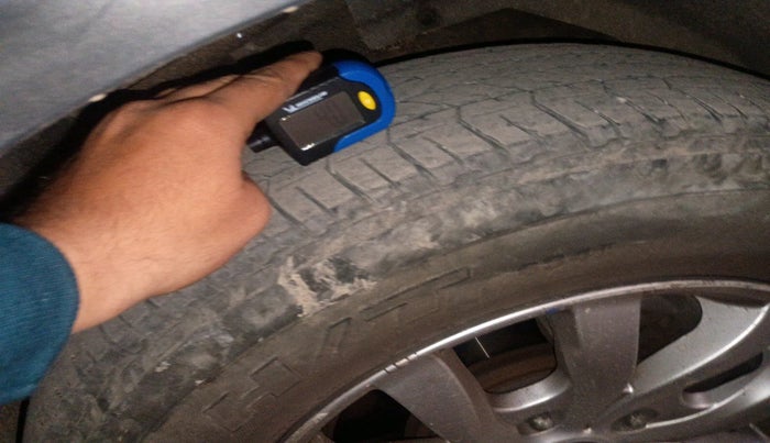 2018 Mahindra XUV500 W7, Diesel, Manual, 1,43,768 km, tyre