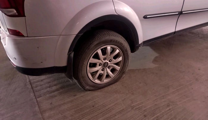 2018 Mahindra XUV500 W7, Diesel, Manual, 1,43,768 km, tyre