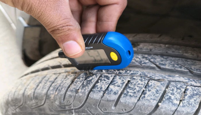 2012 Honda Jazz 1.2L I-VTEC SELECT, Petrol, Manual, 1,33,227 km, tyre