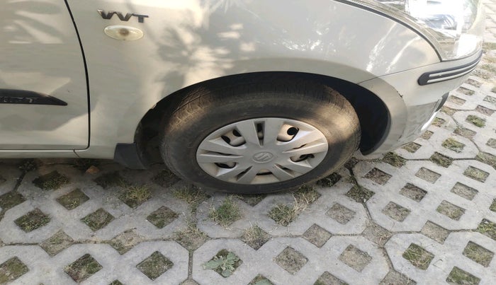 2017 Maruti Swift LXI (O), Petrol, Manual, 1,03,936 km, tyre