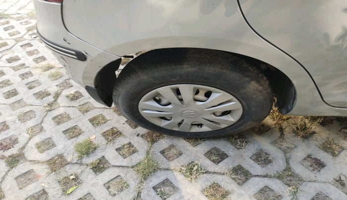 2017 Maruti Swift LXI (O), Petrol, Manual, 1,03,936 km, tyre