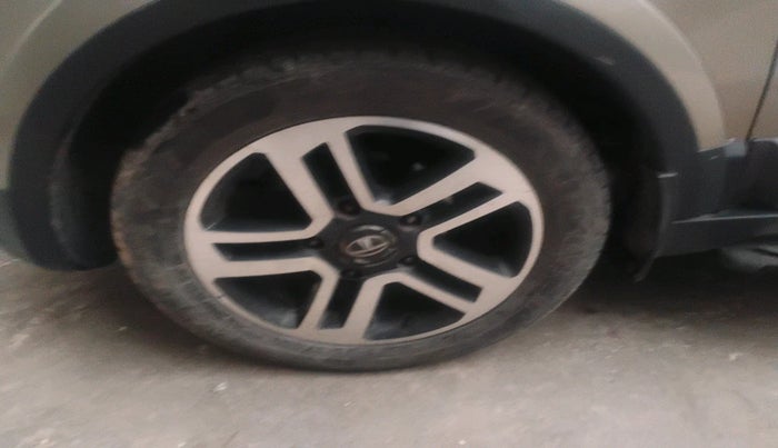 2017 Tata Hexa XTA 4X2 7 STR, Diesel, Automatic, 56,832 km, tyre