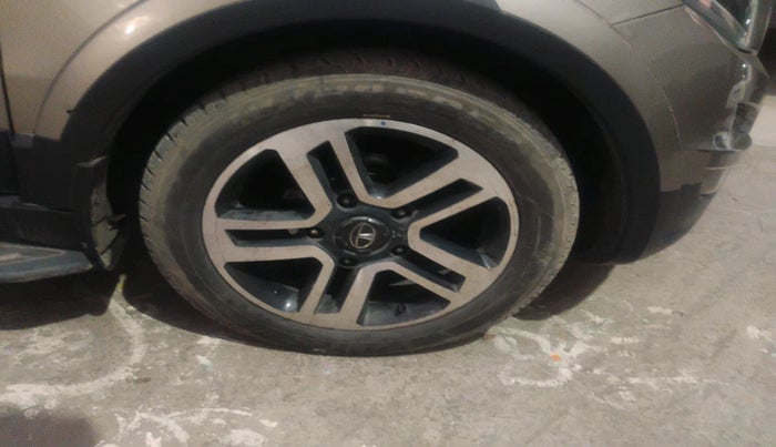 2017 Tata Hexa XTA 4X2 7 STR, Diesel, Automatic, 56,832 km, tyre