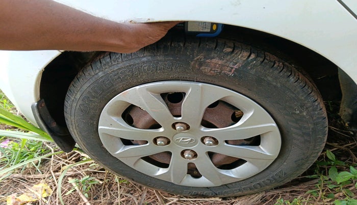 2013 Hyundai Eon SPORTZ, Petrol, Manual, 82,581 km, tyre