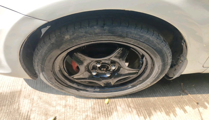 2012 Hyundai Verna FLUIDIC 1.6 CRDI EX, Diesel, Manual, 1,47,188 km, tyre