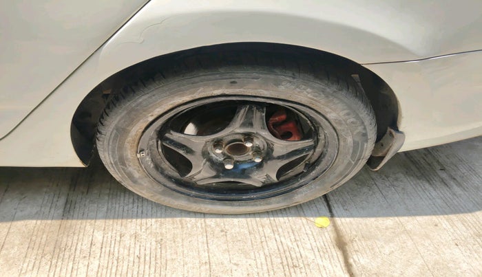 2012 Hyundai Verna FLUIDIC 1.6 CRDI EX, Diesel, Manual, 1,47,188 km, tyre