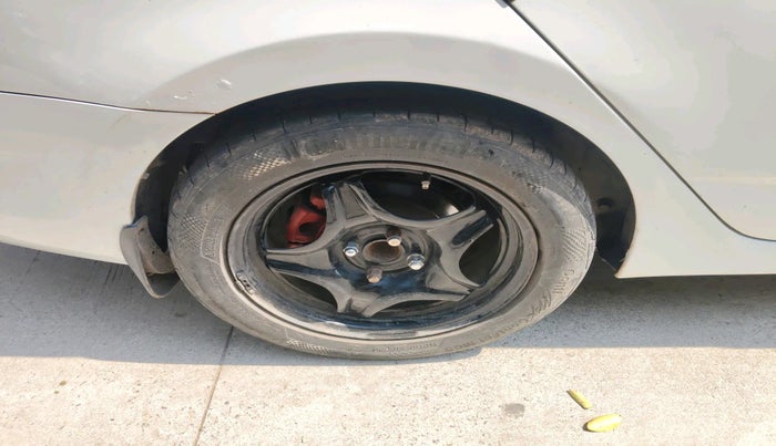 2012 Hyundai Verna FLUIDIC 1.6 CRDI EX, Diesel, Manual, 1,47,188 km, tyre