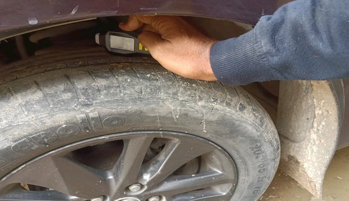 2016 Toyota Innova Crysta 2.4 GX 7 STR, Diesel, Manual, 1,13,259 km, tyre