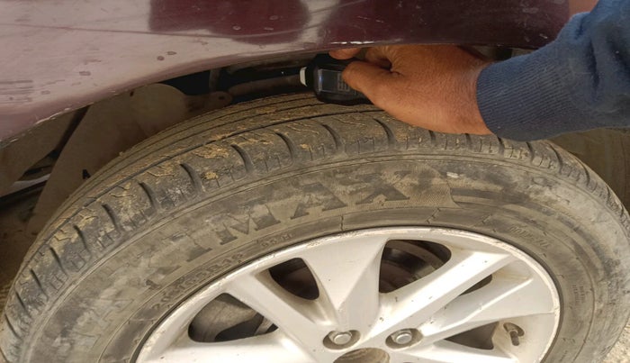 2016 Toyota Innova Crysta 2.4 GX 7 STR, Diesel, Manual, 1,13,259 km, tyre