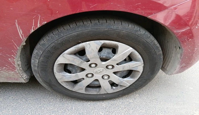 2016 Hyundai Eon MAGNA +, Petrol, Manual, 64,609 km, tyre