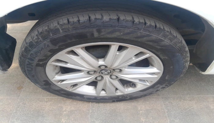 2020 Toyota Innova Crysta 2.4 ZX 7 STR, Diesel, Manual, 62,072 km, tyre