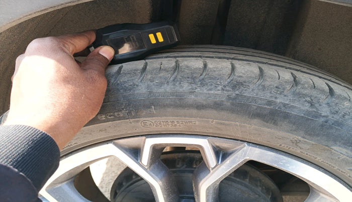 2021 Skoda KUSHAQ STYLE 1.0L TSI MT, Petrol, Manual, 45,889 km, tyre