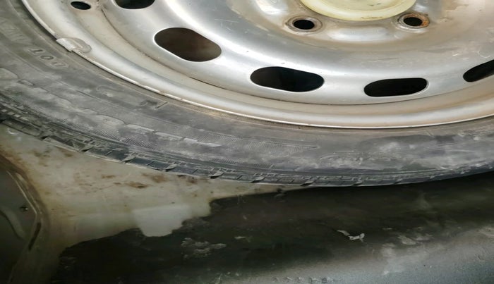 2012 Ford Figo LXI 1.2 PETROL, Petrol, Manual, 85,963 km, tyre