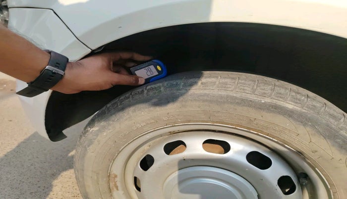 2012 Ford Figo LXI 1.2 PETROL, Petrol, Manual, 85,963 km, tyre