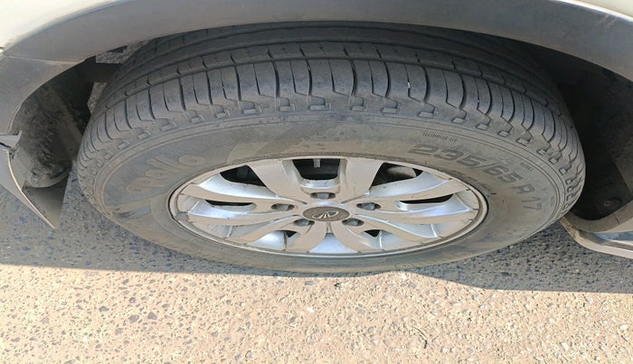 2017 Mahindra XUV500 W8 AWD, Diesel, Manual, 1,09,618 km, tyre