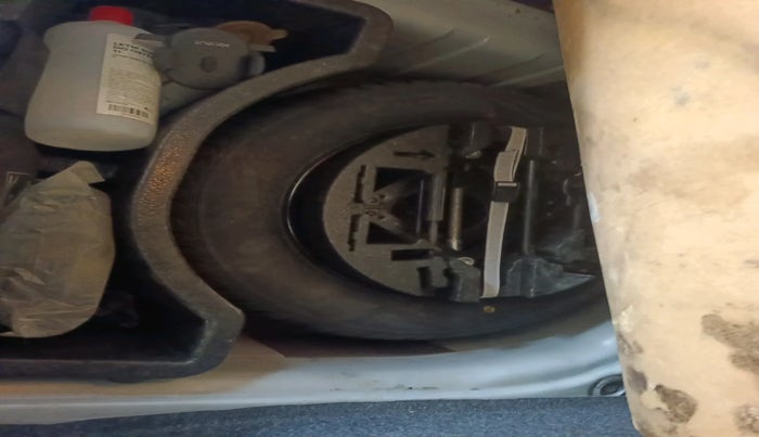 2016 Skoda Rapid AMBITION 1.6 MPI MT, Petrol, Manual, 1,43,001 km, tyre