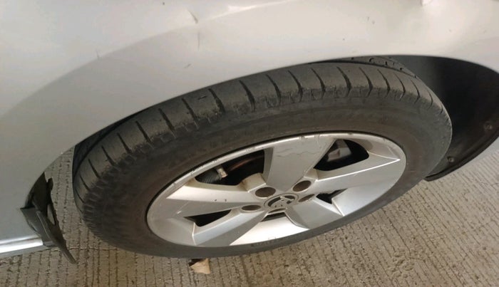 2016 Skoda Rapid AMBITION 1.6 MPI MT, Petrol, Manual, 1,43,001 km, tyre