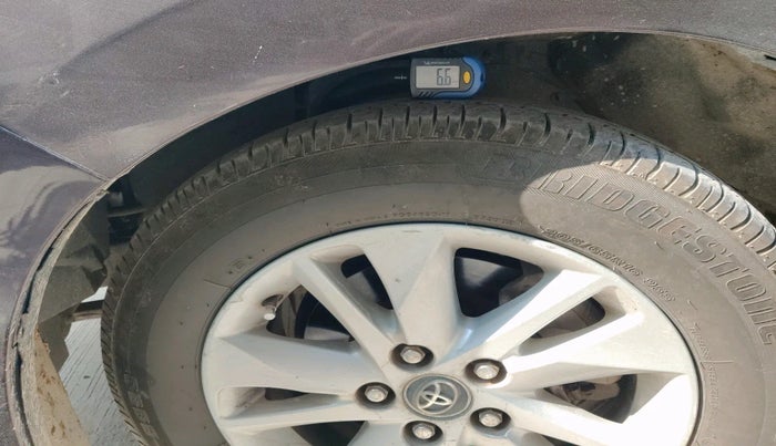 2016 Toyota Innova Crysta 2.4 VX 8 STR, Diesel, Manual, 1,99,106 km, tyre