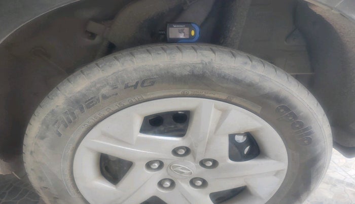 2021 Hyundai VENUE E 1.2, Petrol, Manual, 24,281 km, tyre