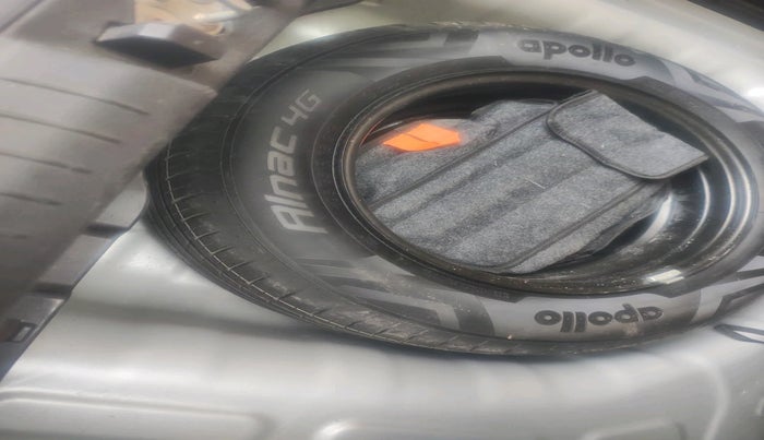 2021 Hyundai VENUE E 1.2, Petrol, Manual, 24,281 km, tyre