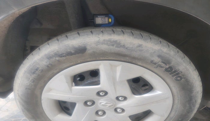 2021 Hyundai VENUE E 1.2, Petrol, Manual, 24,281 km, tyre