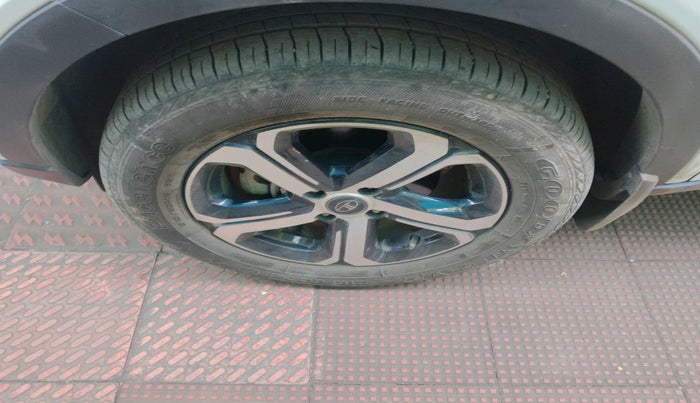 2022 Tata NEXON XZA PLUS SUNROOF DUAL TONE PETROL, Petrol, Automatic, 16,317 km, tyre