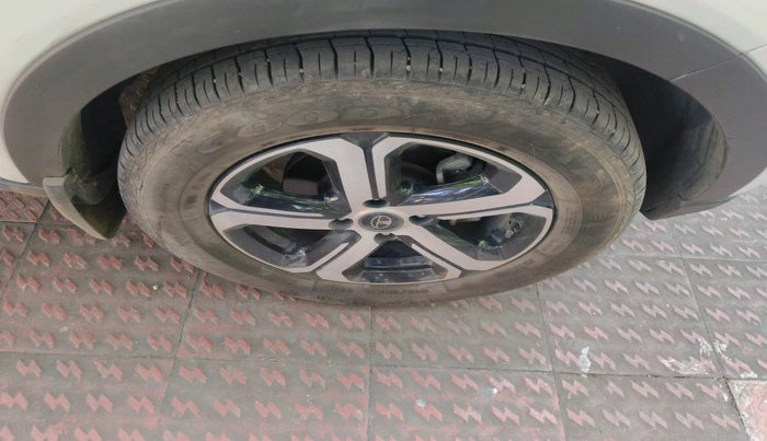 2022 Tata NEXON XZA PLUS SUNROOF DUAL TONE PETROL, Petrol, Automatic, 16,317 km, tyre