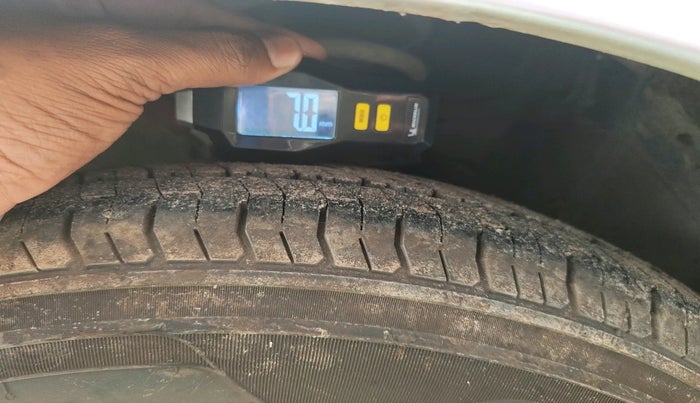 2011 Hyundai i10 SPORTZ 1.2, Petrol, Manual, 74,725 km, tyre