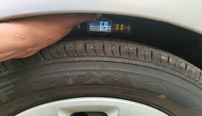 2011 Hyundai i10 SPORTZ 1.2, Petrol, Manual, 74,725 km, tyre