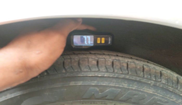 2011 Hyundai i10 SPORTZ 1.2, Petrol, Manual, 74,725 km, tyre