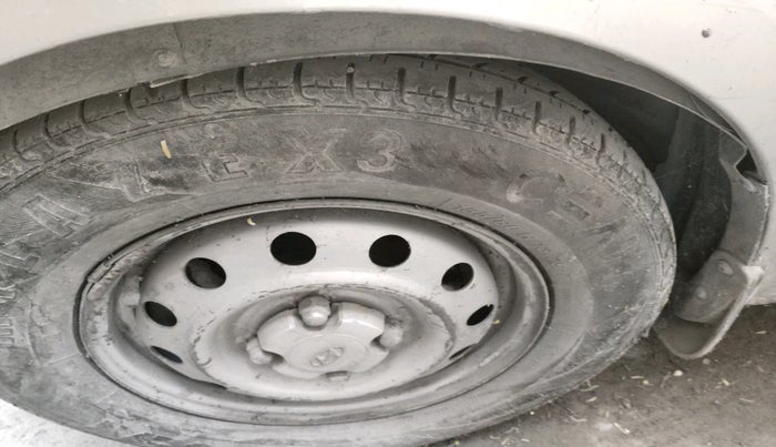 2011 Hyundai i10 ERA 1.1, Petrol, Manual, 1,50,000 km, tyre