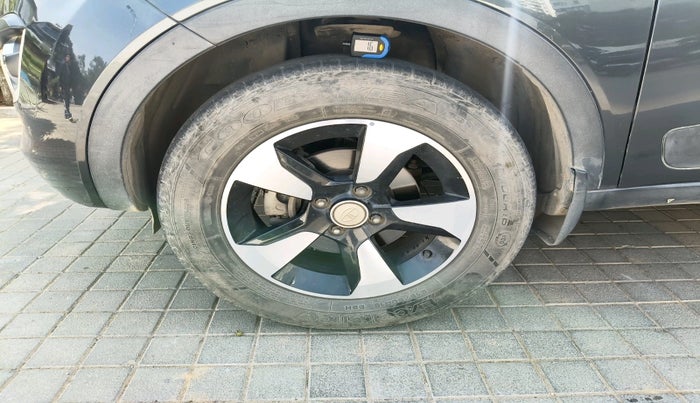 2018 Tata NEXON XZA PLUS PETROL, Petrol, Automatic, 26,894 km, tyre