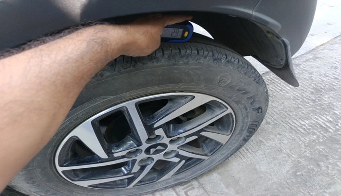 2022 Mahindra XUV300 W8 (O) 1.2 PETROL, Petrol, Manual, 16,722 km, tyre