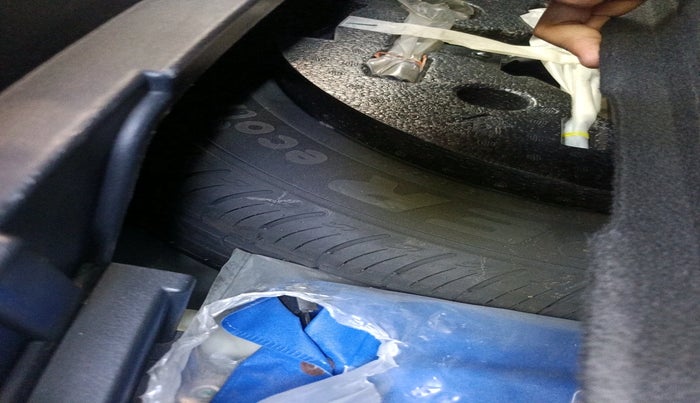 2022 Mahindra XUV300 W8 (O) 1.2 PETROL, Petrol, Manual, 16,722 km, tyre