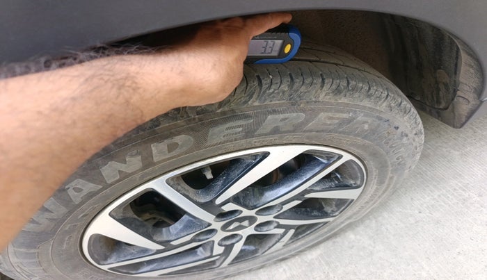 2022 Mahindra XUV300 W8 (O) 1.2 PETROL, Petrol, Manual, 16,722 km, tyre