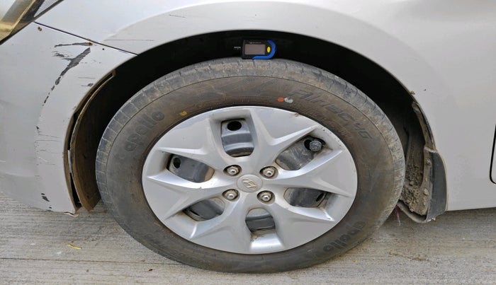 2016 Hyundai Verna 1.6 VTVT S, Petrol, Manual, 1,84,047 km, tyre