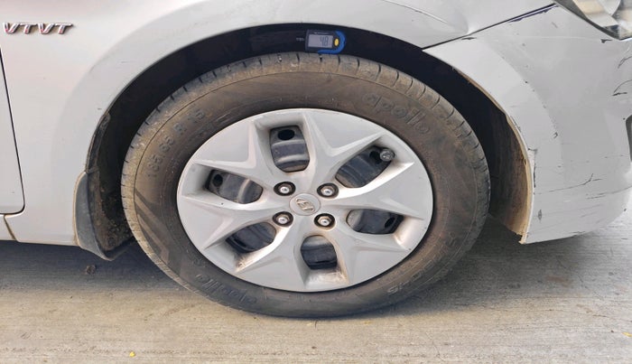 2016 Hyundai Verna 1.6 VTVT S, Petrol, Manual, 1,84,047 km, tyre