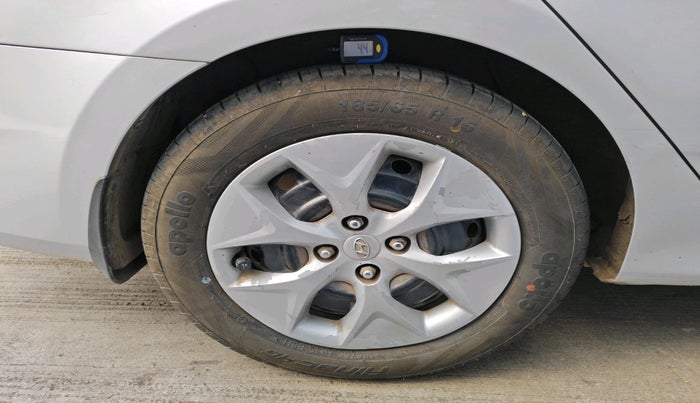 2016 Hyundai Verna 1.6 VTVT S, Petrol, Manual, 1,84,047 km, tyre