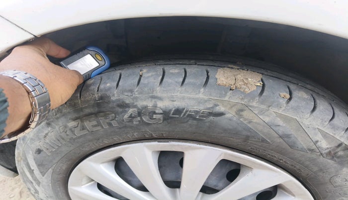 2013 Maruti Swift Dzire VXI, Petrol, Manual, 1,21,803 km, tyre