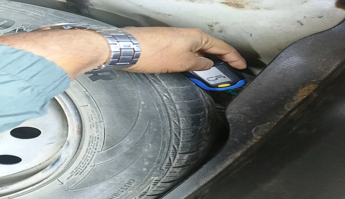 2013 Maruti Swift Dzire VXI, Petrol, Manual, 1,21,803 km, tyre