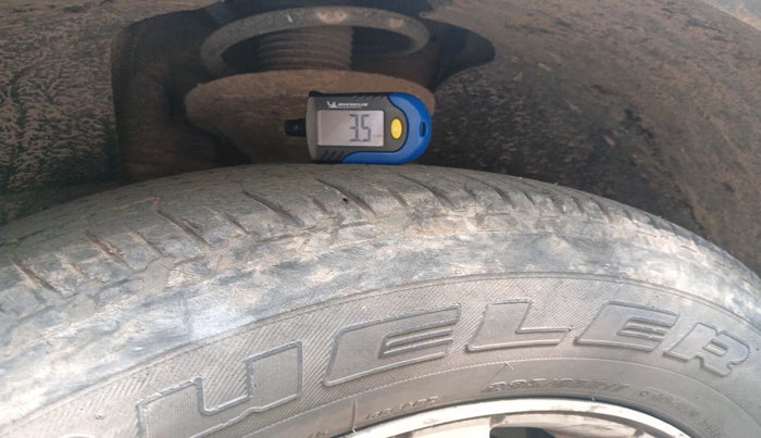 2016 Mahindra XUV500 W8, Diesel, Manual, 1,90,514 km, tyre