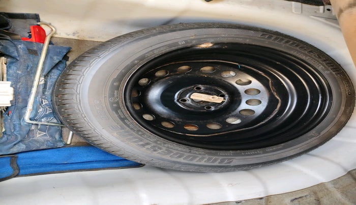 2014 Hyundai Verna FLUIDIC 1.4 VTVT CX, Petrol, Manual, 2,10,315 km, tyre