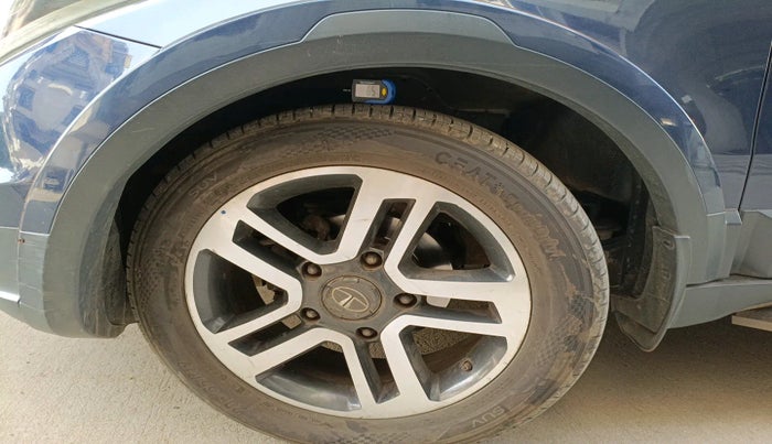 2018 Tata Hexa XTA 4X2 7 STR, Diesel, Automatic, 1,21,141 km, tyre