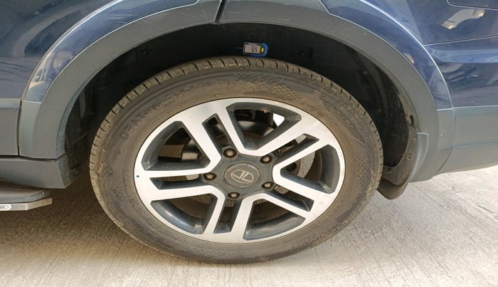 2018 Tata Hexa XTA 4X2 7 STR, Diesel, Automatic, 1,21,141 km, tyre