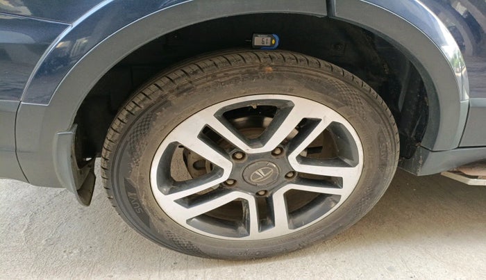 2018 Tata Hexa XTA 4X2 7 STR, Diesel, Automatic, 1,21,141 km, tyre