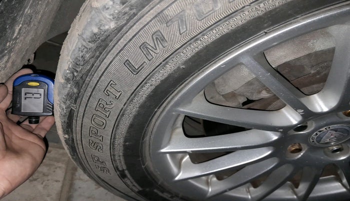 2015 Jaguar XF 2.2 DIESEL, Diesel, Automatic, 1,55,898 km, tyre