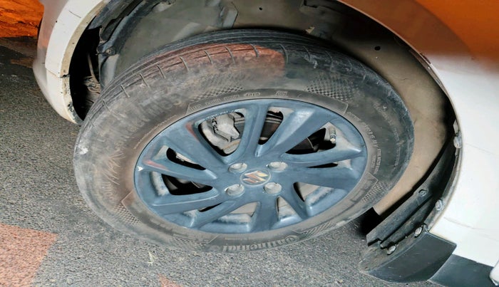 2013 Maruti Swift ZXI, Petrol, Manual, 1,17,211 km, tyre