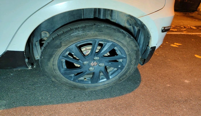 2013 Maruti Swift ZXI, Petrol, Manual, 1,17,211 km, tyre